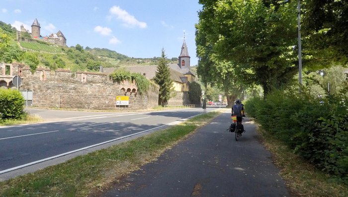 bici y castillo del Rhin